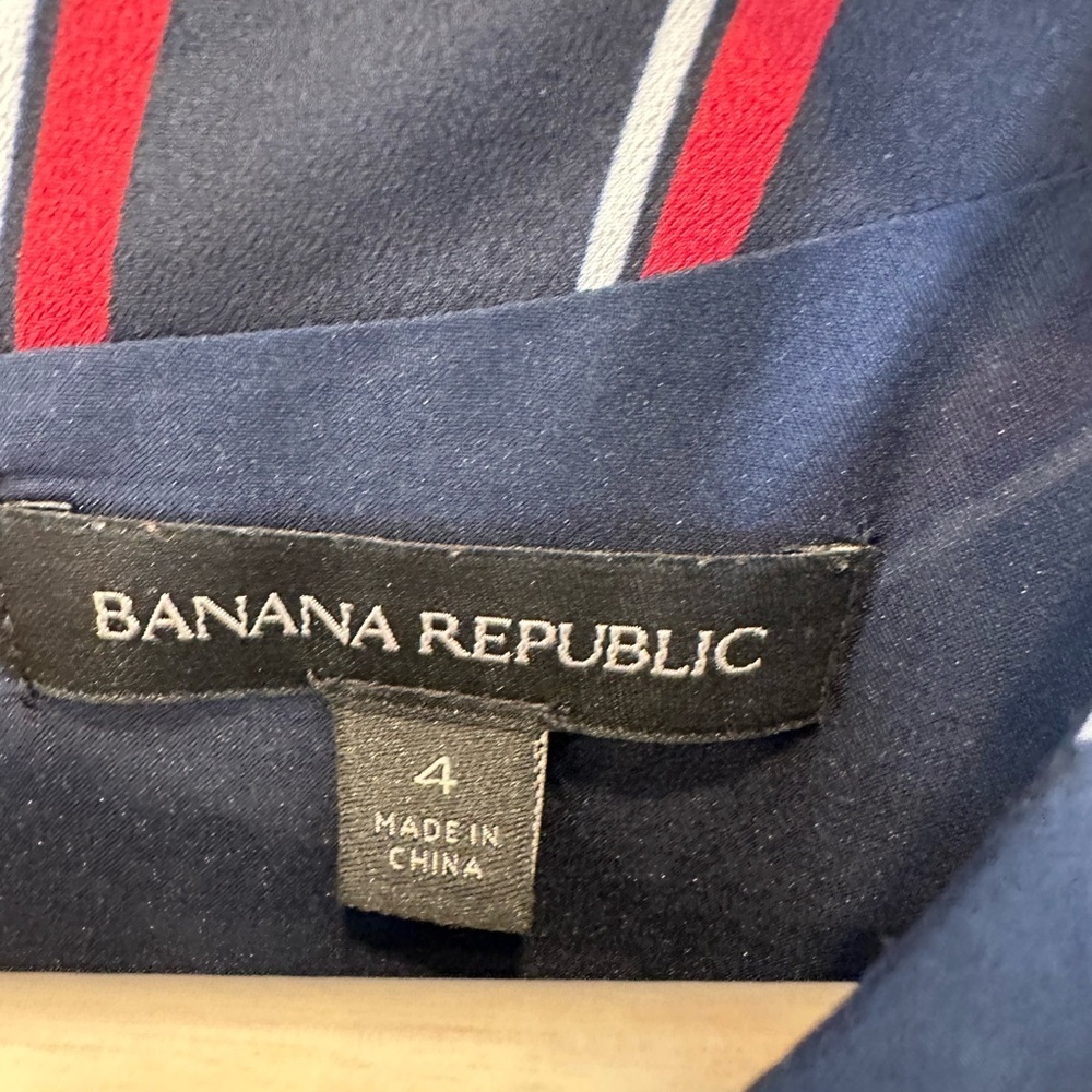 Banana Republic Navy Red White Chevron Striped Pleated Dress Size 4 EUC - Picture 8 of 8